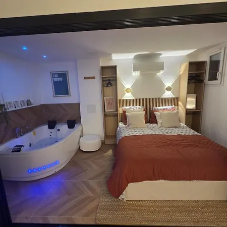 Romantique Vue Mer, Balneo Et Jardin Apartman